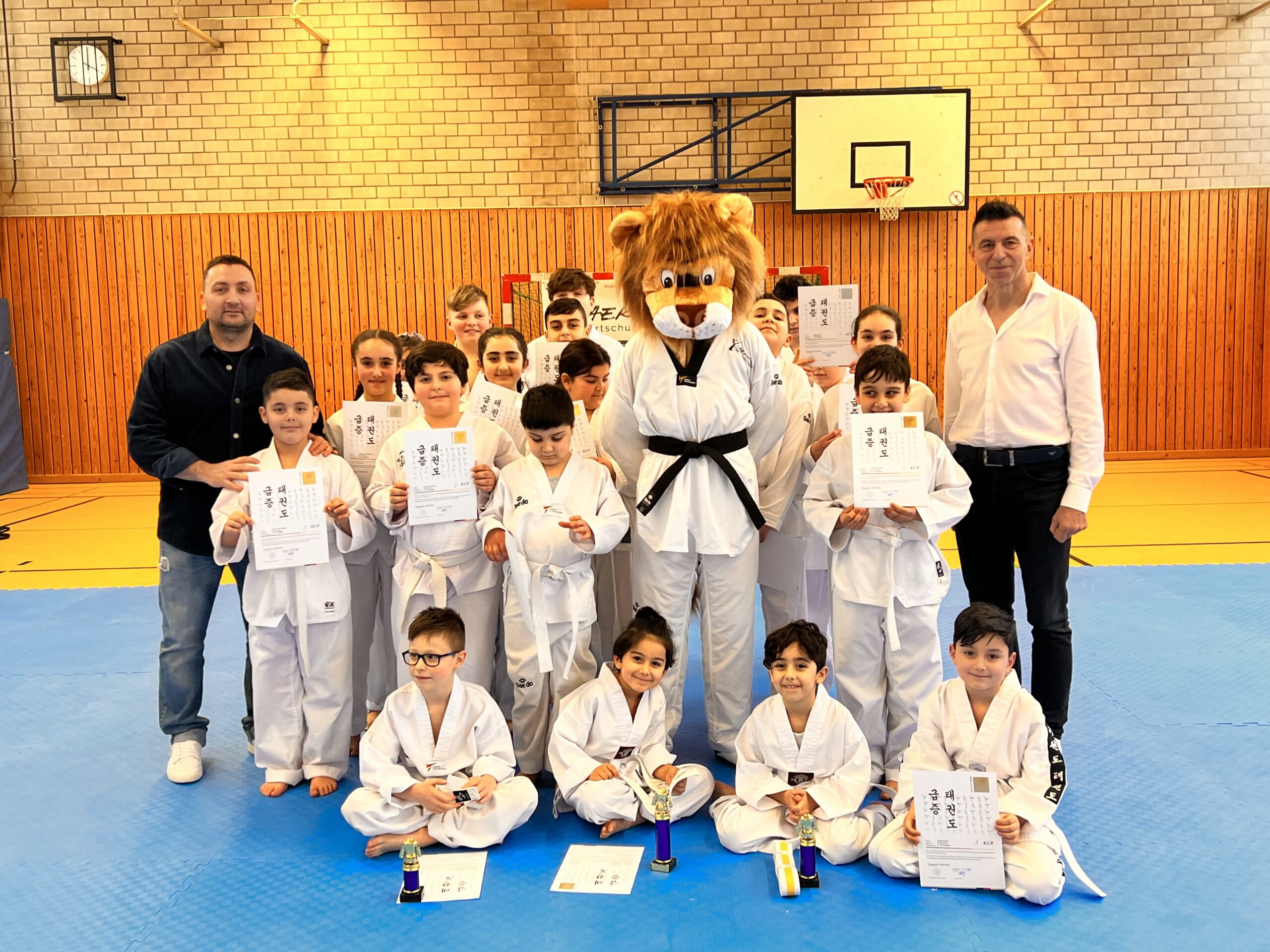 Erste Gürtelprüfung 2022 der                          Taekwondo Sportschule Cinar e. V .  