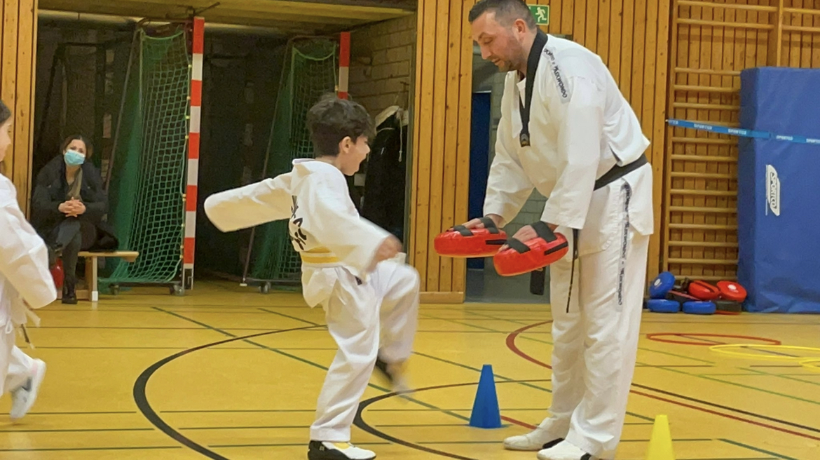 Bewegung, Sport und Spaß – aber sicher – mit spielerischen Erlernen von Taekwondo für Kinder ab 4 Jahren  