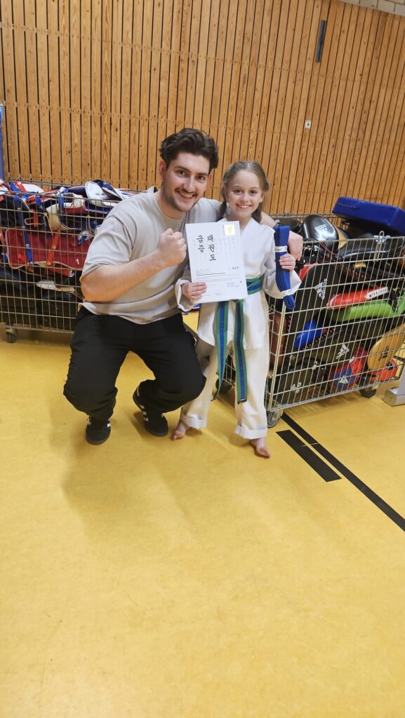 60c3f99b 32b7 417a acb6 5bfe94385a88